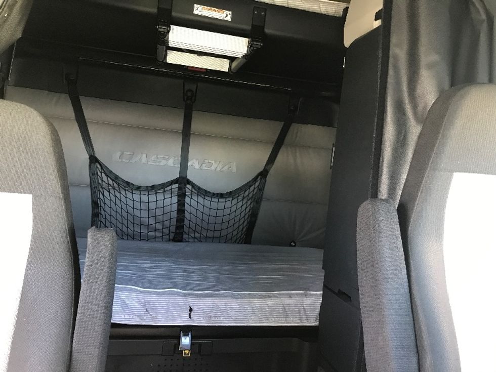 Sleeper Tractor-Heavy Duty Tractors-Freightliner-2022-T12664ST-Allentown-PA-451,865\n\t\tmiles-$ 73,500 - Image 16