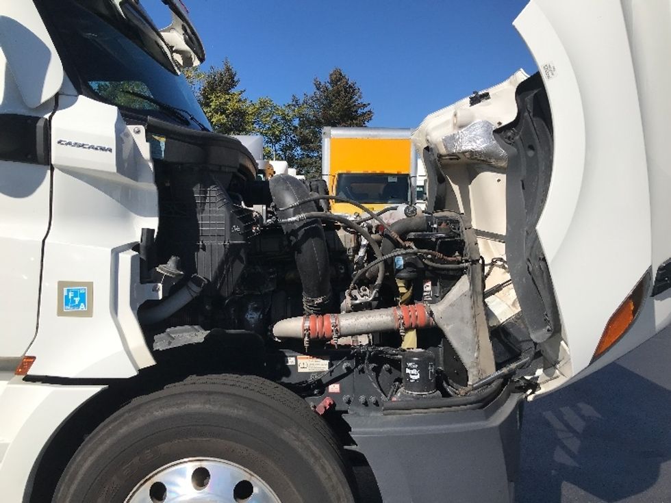 Sleeper Tractor-Heavy Duty Tractors-Freightliner-2022-T12664ST-Allentown-PA-451,865\n\t\tmiles-$ 73,500 - Image 20