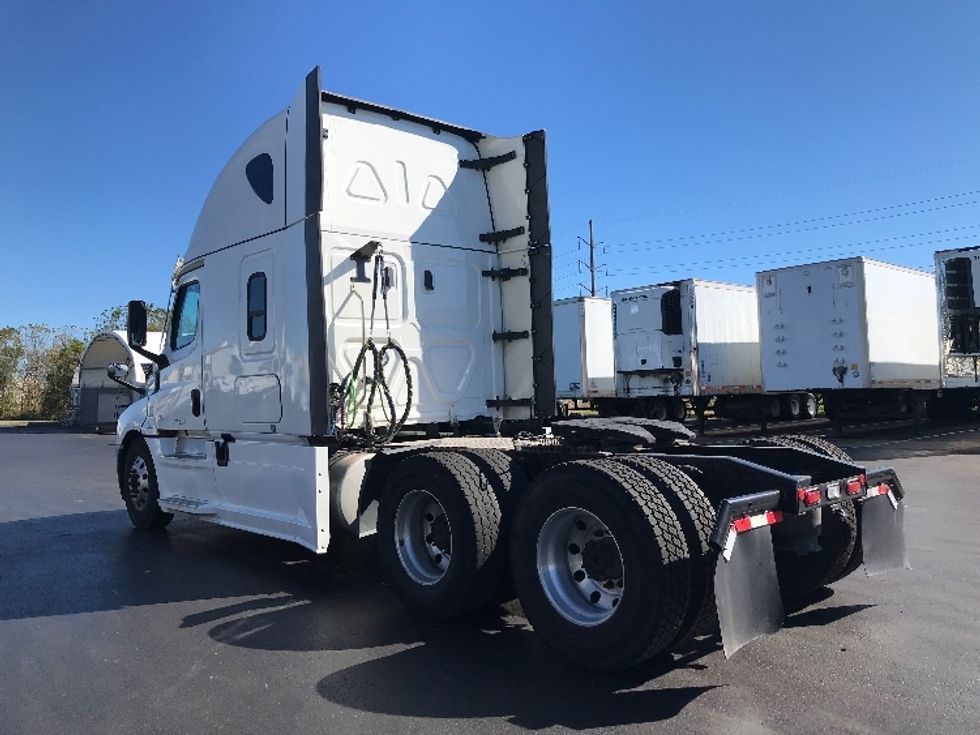 Sleeper Tractor-Heavy Duty Tractors-Freightliner-2022-T12664ST-Allentown-PA-451,865\n\t\tmiles-$ 73,500 - Image 5