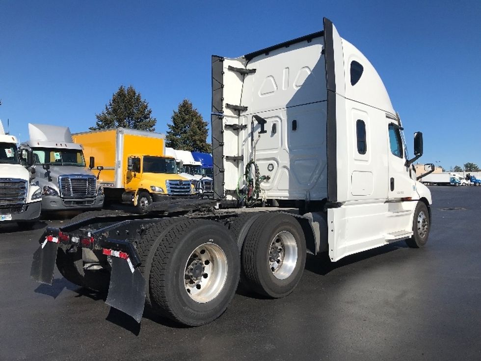 Sleeper Tractor-Heavy Duty Tractors-Freightliner-2022-T12664ST-Allentown-PA-451,865\n\t\tmiles-$ 73,500 - Image 7