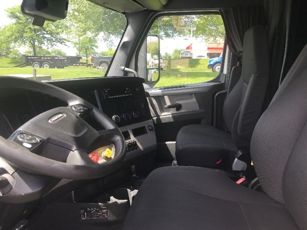 Sleeper Tractor-Heavy Duty Tractors-Freightliner-2022-T12664ST-Allentown-PA-501,670\n\t\tmiles-$ 81,000 - Image 10
