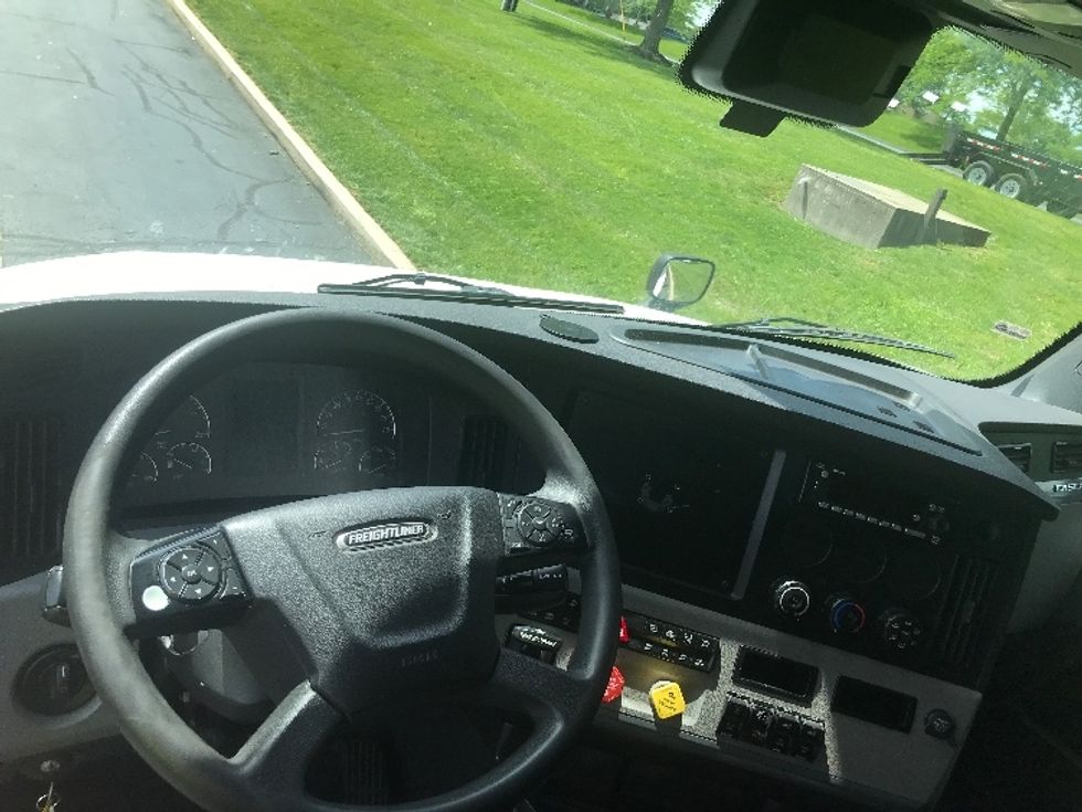Sleeper Tractor-Heavy Duty Tractors-Freightliner-2022-T12664ST-Allentown-PA-501,670\n\t\tmiles-$ 81,000 - Image 11