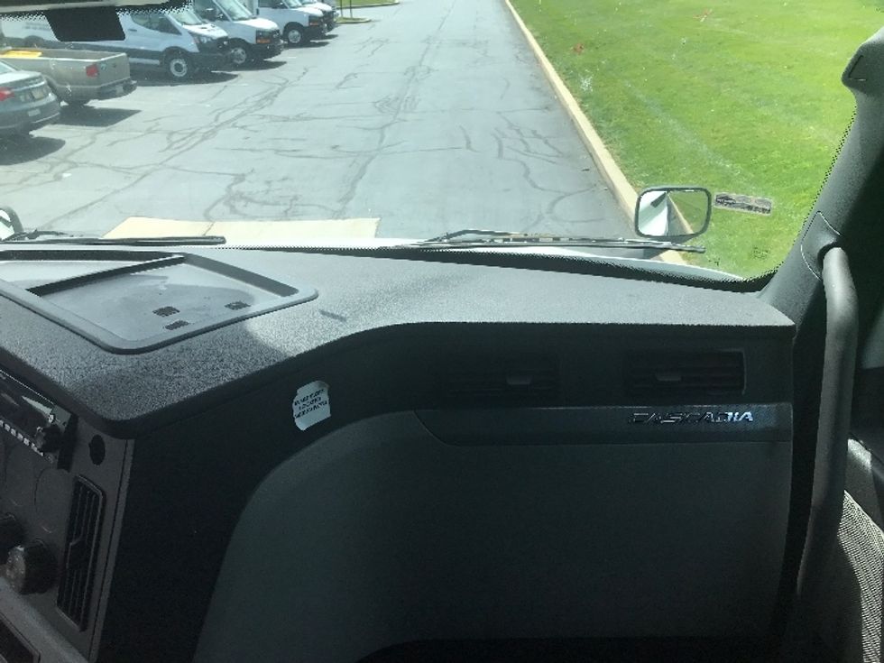 Sleeper Tractor-Heavy Duty Tractors-Freightliner-2022-T12664ST-Allentown-PA-501,670\n\t\tmiles-$ 81,000 - Image 14