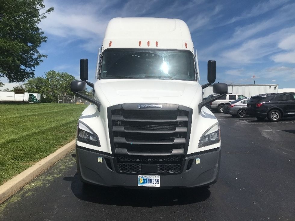 Sleeper Tractor-Heavy Duty Tractors-Freightliner-2022-T12664ST-Allentown-PA-501,670\n\t\tmiles-$ 81,000 - Image 2