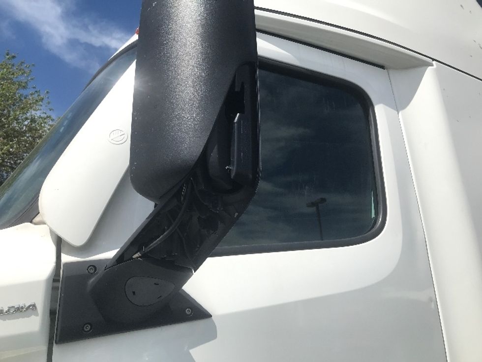 Sleeper Tractor-Heavy Duty Tractors-Freightliner-2022-T12664ST-Allentown-PA-501,670\n\t\tmiles-$ 81,000 - Image 22