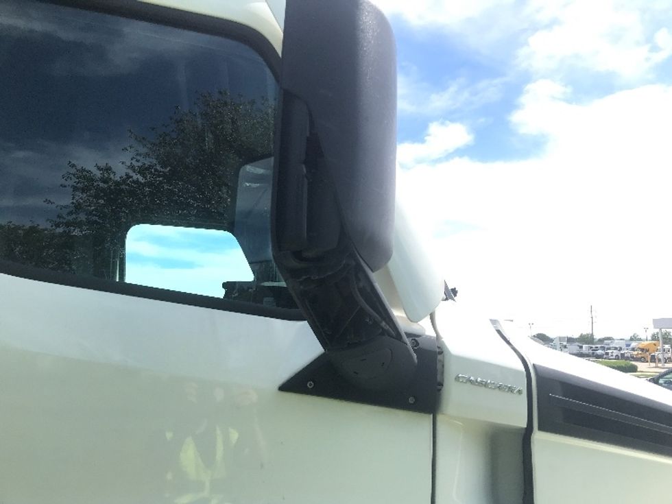 Sleeper Tractor-Heavy Duty Tractors-Freightliner-2022-T12664ST-Allentown-PA-501,670\n\t\tmiles-$ 81,000 - Image 23