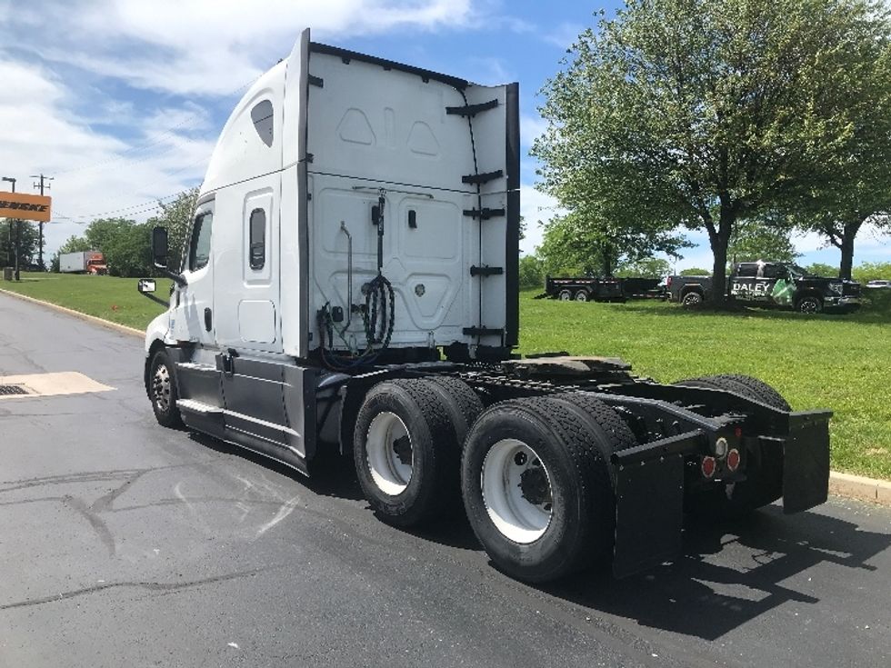Sleeper Tractor-Heavy Duty Tractors-Freightliner-2022-T12664ST-Allentown-PA-501,670\n\t\tmiles-$ 81,000 - Image 5