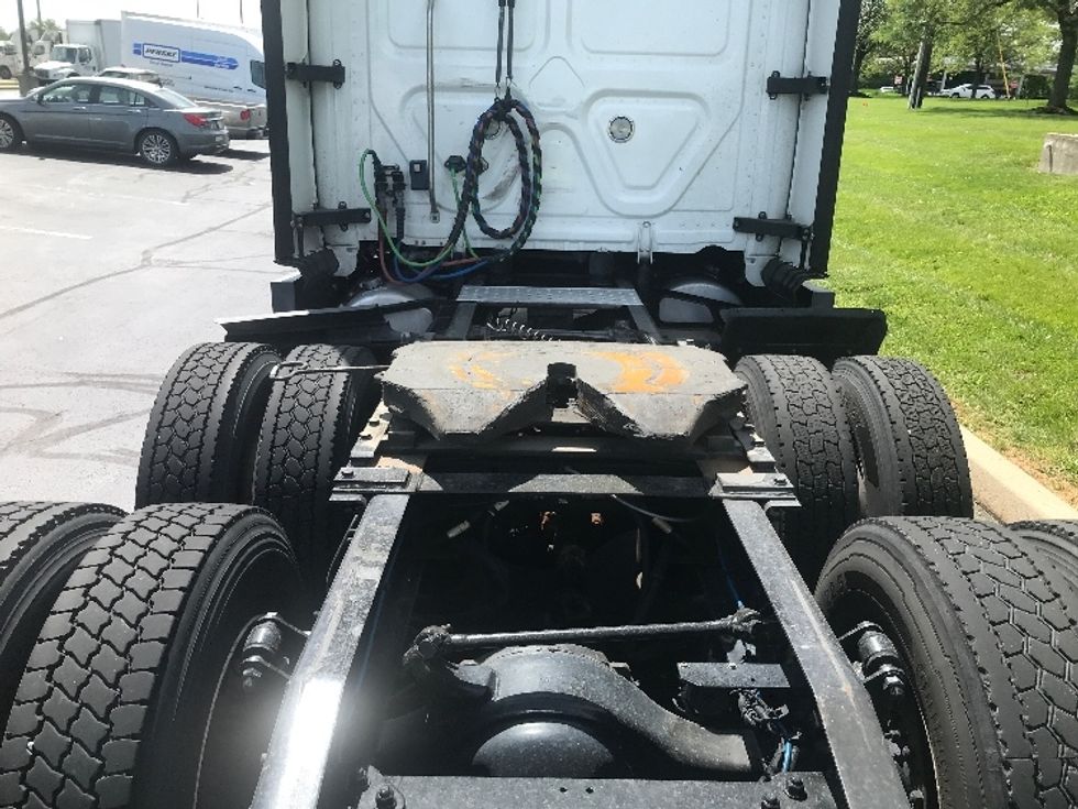 Sleeper Tractor-Heavy Duty Tractors-Freightliner-2022-T12664ST-Allentown-PA-501,670\n\t\tmiles-$ 81,000 - Image 6