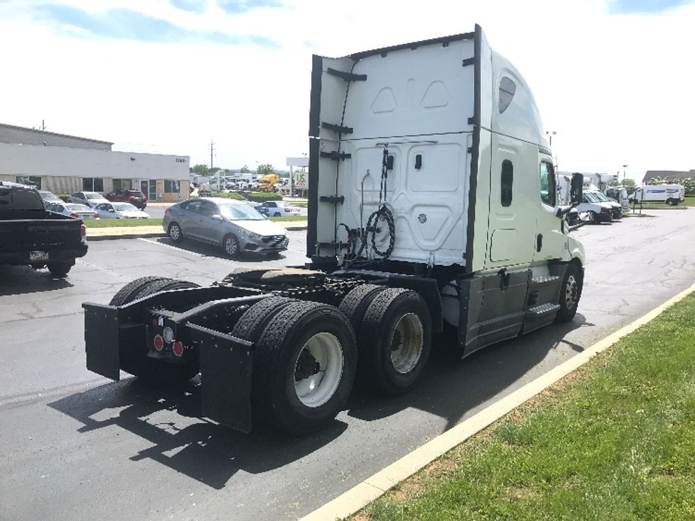 Sleeper Tractor-Heavy Duty Tractors-Freightliner-2022-T12664ST-Allentown-PA-501,670\n\t\tmiles-$ 81,000 - Image 7