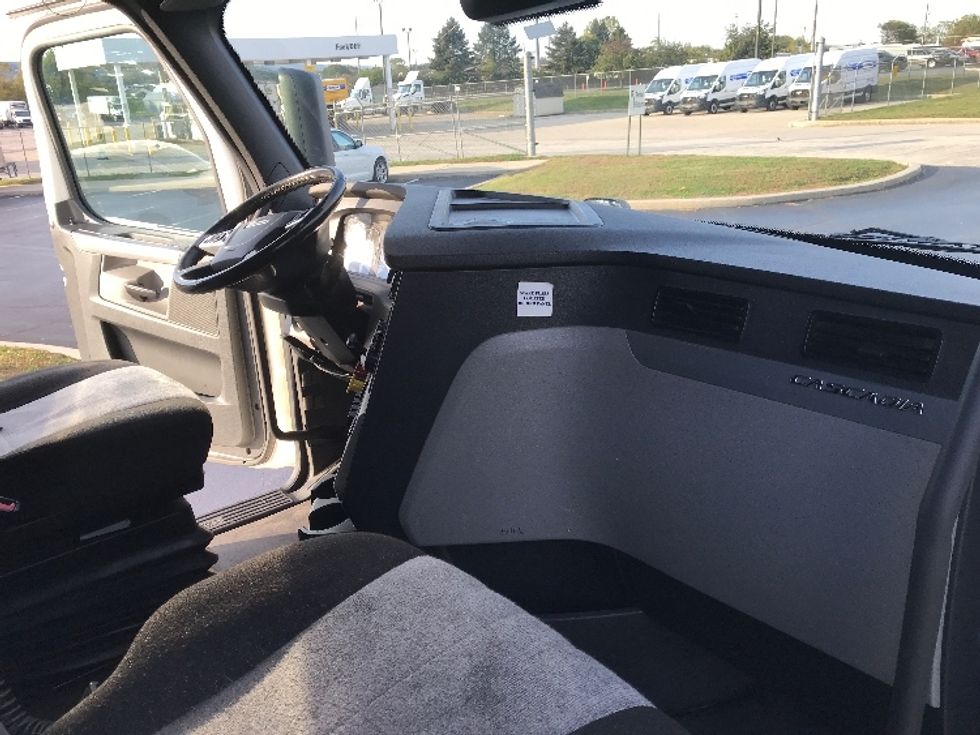 Sleeper Tractor-Heavy Duty Tractors-Freightliner-2022-T12664ST-Allentown-PA-525,751\n\t\tmiles-$ 65,250 - Image 15