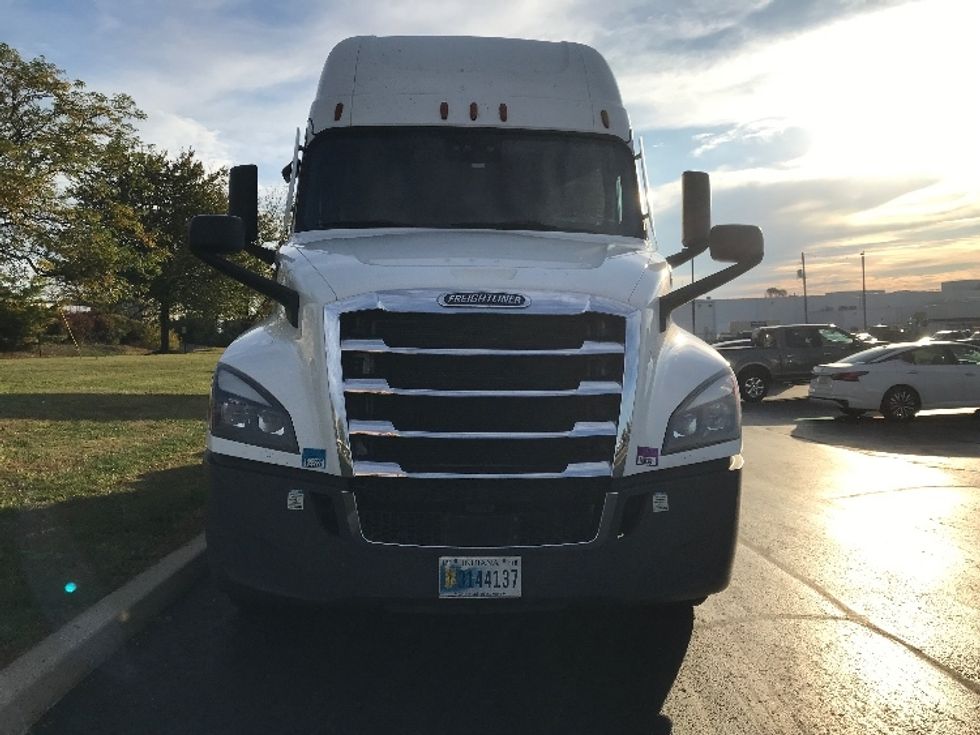 Sleeper Tractor-Heavy Duty Tractors-Freightliner-2022-T12664ST-Allentown-PA-525,751\n\t\tmiles-$ 65,250 - Image 2
