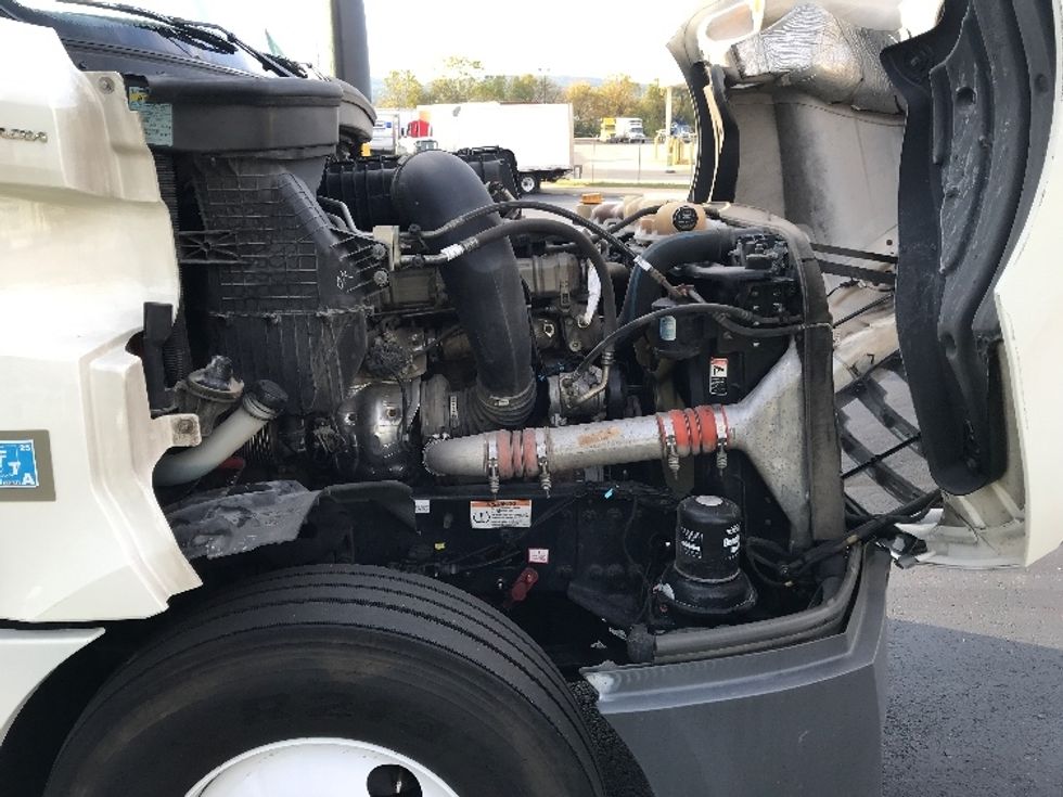 Sleeper Tractor-Heavy Duty Tractors-Freightliner-2022-T12664ST-Allentown-PA-525,751\n\t\tmiles-$ 65,250 - Image 20