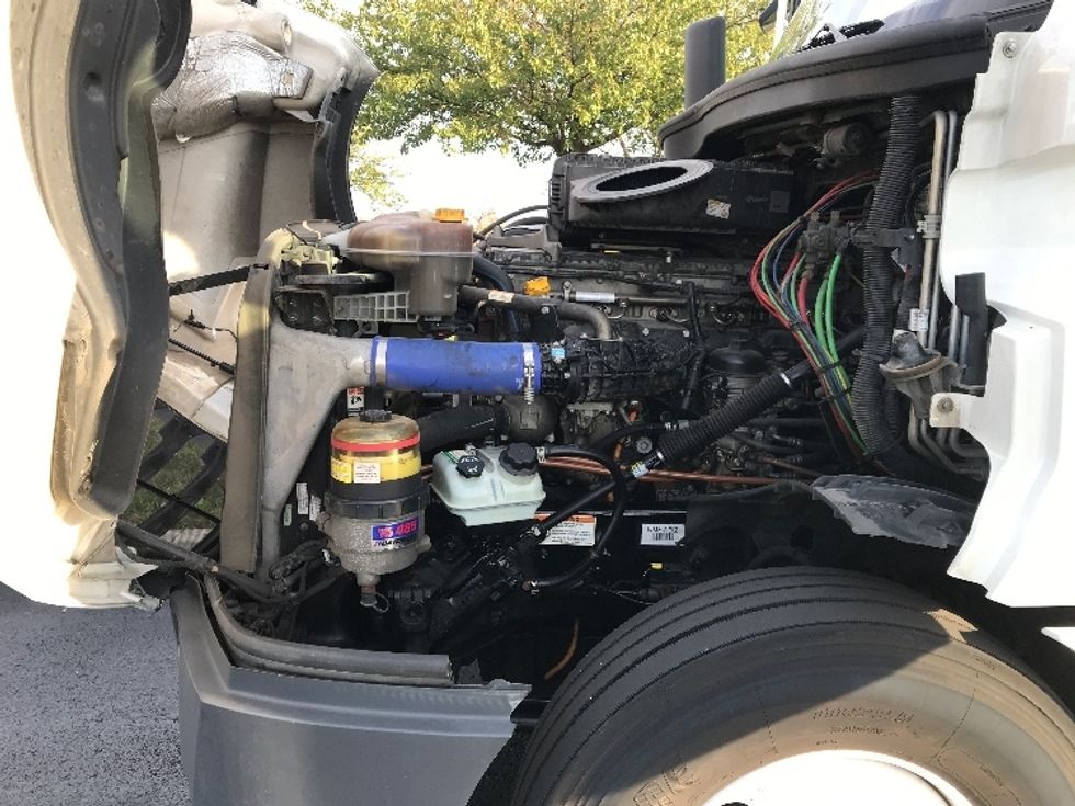 Sleeper Tractor-Heavy Duty Tractors-Freightliner-2022-T12664ST-Allentown-PA-525,751\n\t\tmiles-$ 65,250 - Image 21