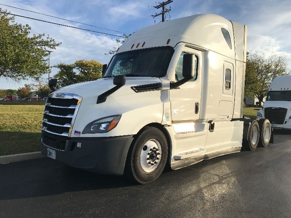 Sleeper Tractor-Heavy Duty Tractors-Freightliner-2022-T12664ST-Allentown-PA-525,751\n\t\tmiles-$ 65,250 - Image 3