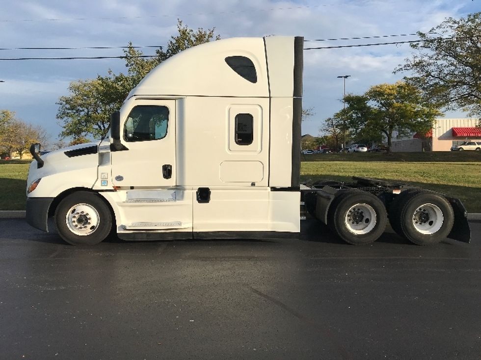 Sleeper Tractor-Heavy Duty Tractors-Freightliner-2022-T12664ST-Allentown-PA-525,751\n\t\tmiles-$ 65,250 - Image 4