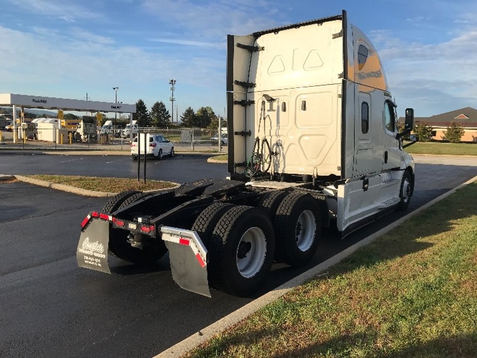 Sleeper Tractor-Heavy Duty Tractors-Freightliner-2022-T12664ST-Allentown-PA-525,751\n\t\tmiles-$ 65,250 - Image 7