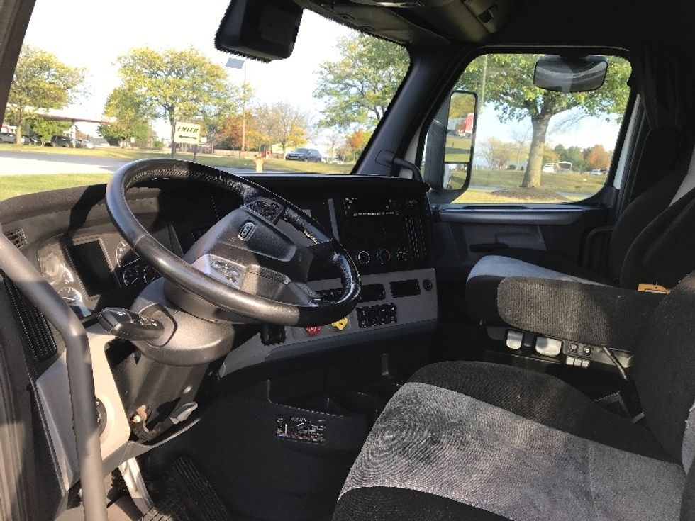 Sleeper Tractor-Heavy Duty Tractors-Freightliner-2022-T12664ST-Allentown-PA-525,751\n\t\tmiles-$ 65,250 - Image 9