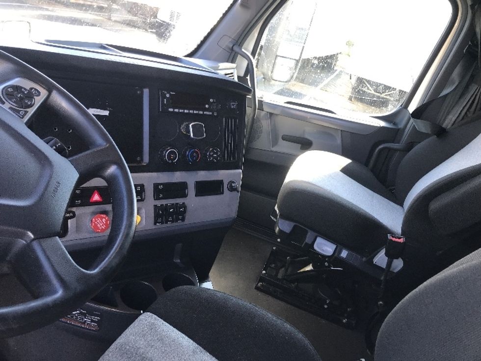 Sleeper Tractor-Heavy Duty Tractors-Freightliner-2022-T12664ST-Allentown-PA-566,762\n\t\tmiles-$ 62,250 - Image 10