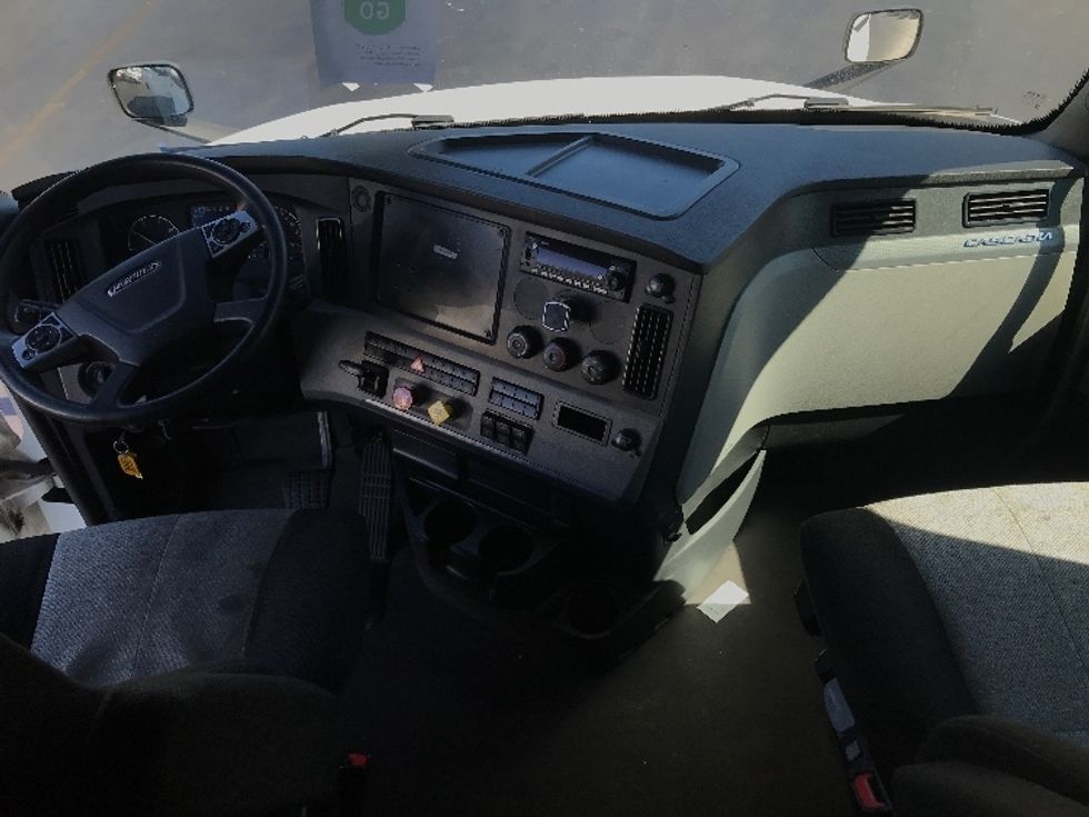 Sleeper Tractor-Heavy Duty Tractors-Freightliner-2022-T12664ST-Allentown-PA-566,762\n\t\tmiles-$ 62,250 - Image 12