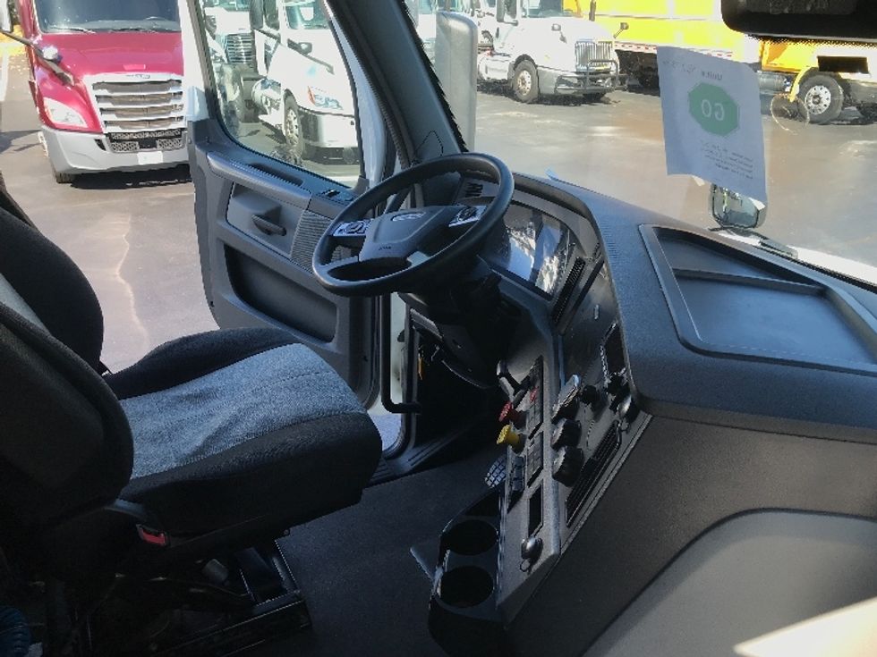 Sleeper Tractor-Heavy Duty Tractors-Freightliner-2022-T12664ST-Allentown-PA-566,762\n\t\tmiles-$ 62,250 - Image 15