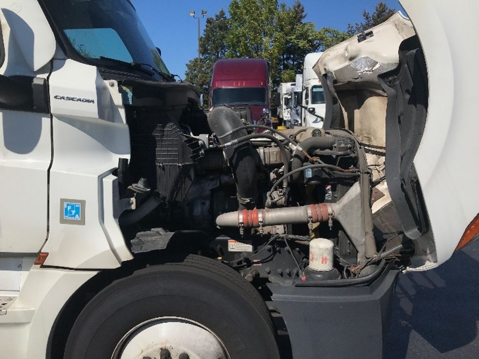 Sleeper Tractor-Heavy Duty Tractors-Freightliner-2022-T12664ST-Allentown-PA-566,762\n\t\tmiles-$ 62,250 - Image 20