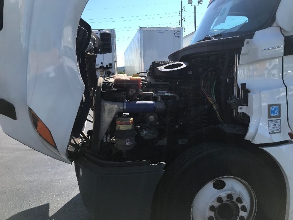 Sleeper Tractor-Heavy Duty Tractors-Freightliner-2022-T12664ST-Allentown-PA-566,762\n\t\tmiles-$ 62,250 - Image 21