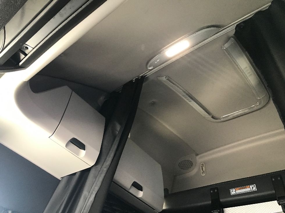 Sleeper Tractor-Heavy Duty Tractors-Freightliner-2022-T12664ST-Allentown-PA-566,762\n\t\tmiles-$ 62,250 - Image 22