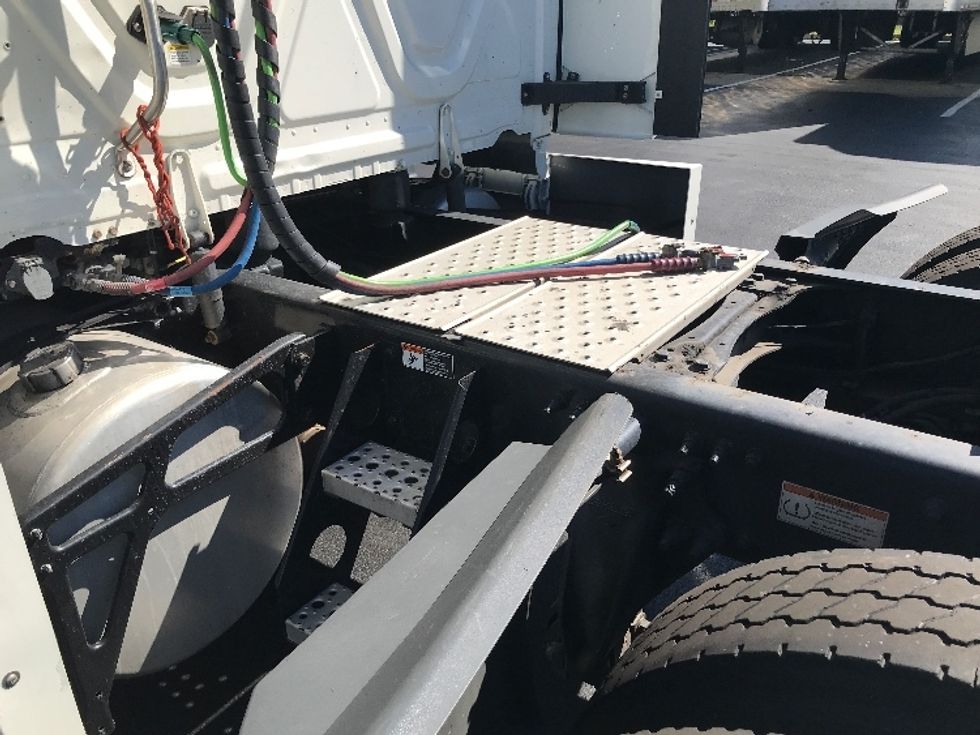 Sleeper Tractor-Heavy Duty Tractors-Freightliner-2022-T12664ST-Allentown-PA-566,762\n\t\tmiles-$ 62,250 - Image 23