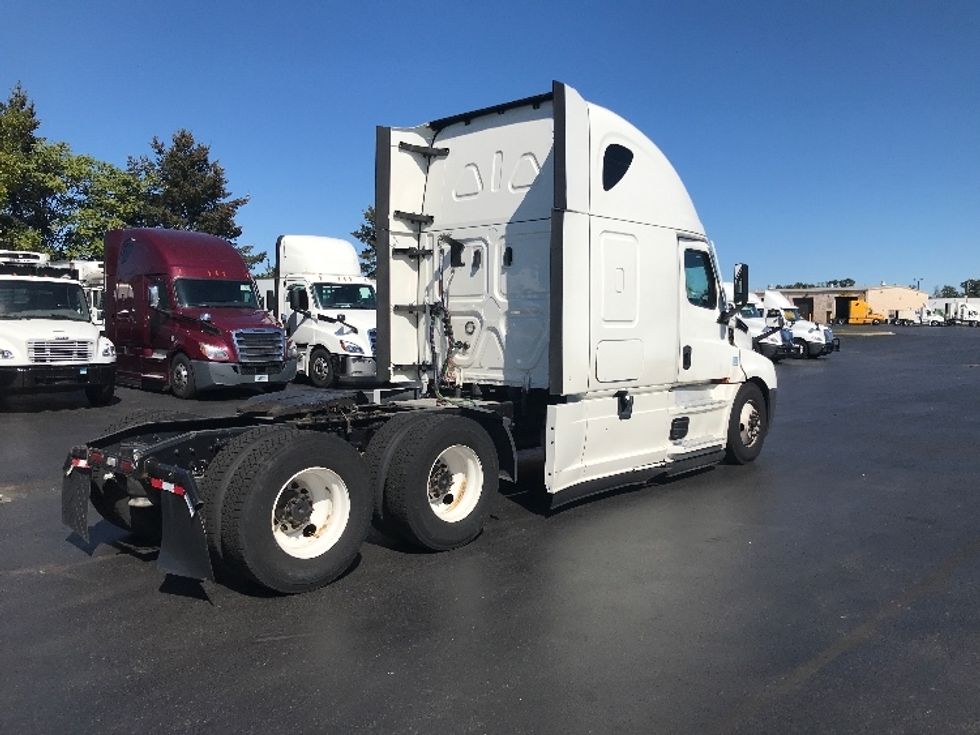 Sleeper Tractor-Heavy Duty Tractors-Freightliner-2022-T12664ST-Allentown-PA-566,762\n\t\tmiles-$ 62,250 - Image 7