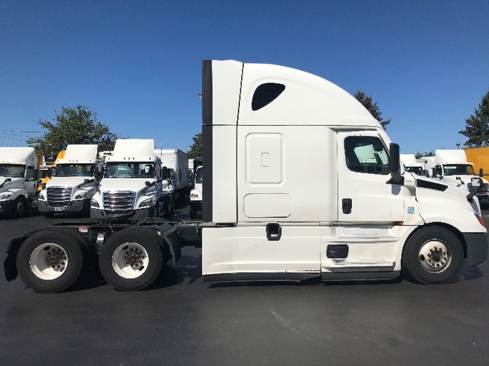 Sleeper Tractor-Heavy Duty Tractors-Freightliner-2022-T12664ST-Allentown-PA-566,762\n\t\tmiles-$ 62,250 - Image 8