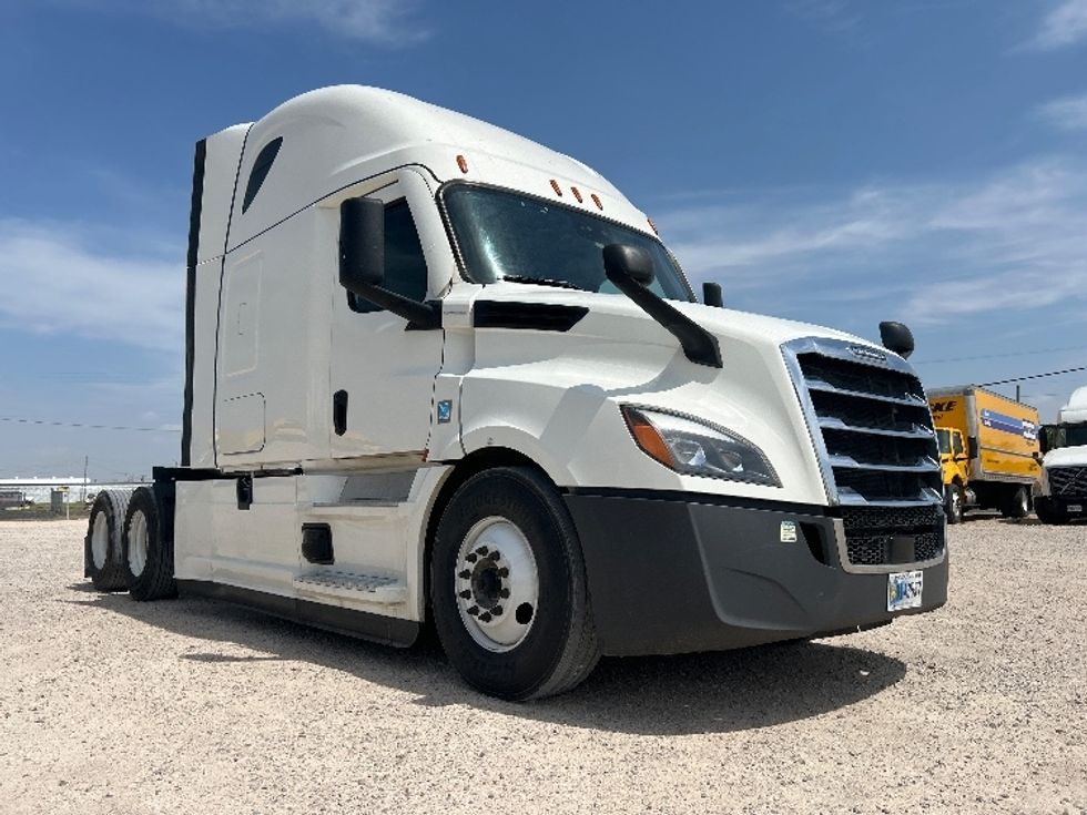 Sleeper Tractor-Heavy Duty Tractors-Freightliner-2022-T12664ST-Amarillo-TX-426,652\n\t\tmiles-$ 85,750 - Image 1
