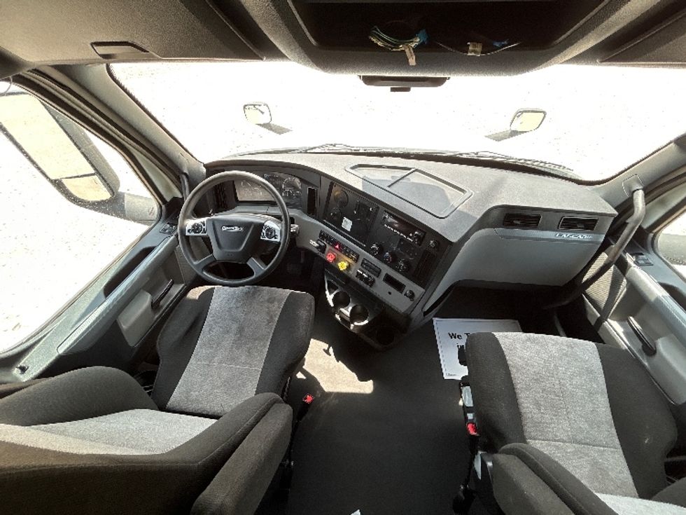 Sleeper Tractor-Heavy Duty Tractors-Freightliner-2022-T12664ST-Amarillo-TX-426,652\n\t\tmiles-$ 85,750 - Image 12