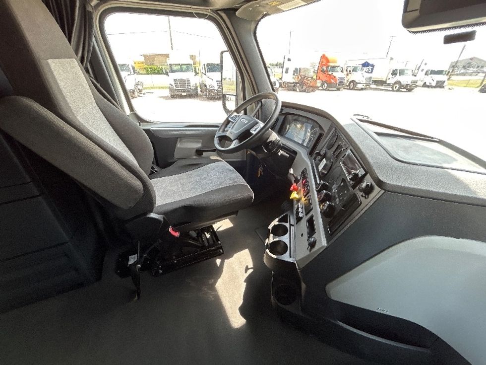 Sleeper Tractor-Heavy Duty Tractors-Freightliner-2022-T12664ST-Amarillo-TX-426,652\n\t\tmiles-$ 85,750 - Image 15