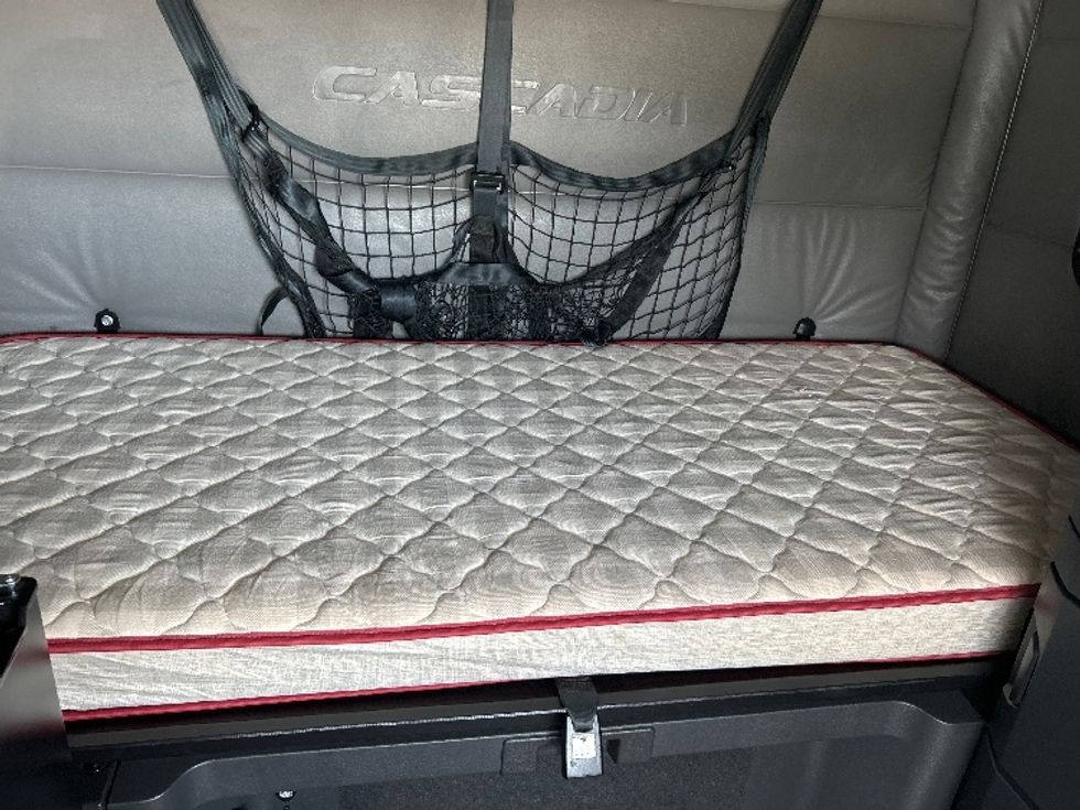 Sleeper Tractor-Heavy Duty Tractors-Freightliner-2022-T12664ST-Amarillo-TX-426,652\n\t\tmiles-$ 85,750 - Image 17