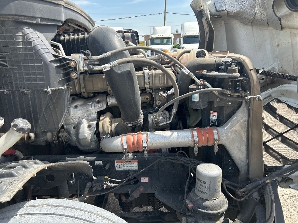 Sleeper Tractor-Heavy Duty Tractors-Freightliner-2022-T12664ST-Amarillo-TX-426,652\n\t\tmiles-$ 85,750 - Image 20