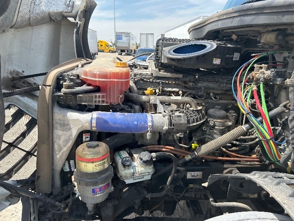 Sleeper Tractor-Heavy Duty Tractors-Freightliner-2022-T12664ST-Amarillo-TX-426,652\n\t\tmiles-$ 85,750 - Image 21