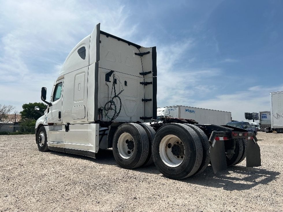 Sleeper Tractor-Heavy Duty Tractors-Freightliner-2022-T12664ST-Amarillo-TX-426,652\n\t\tmiles-$ 85,750 - Image 5