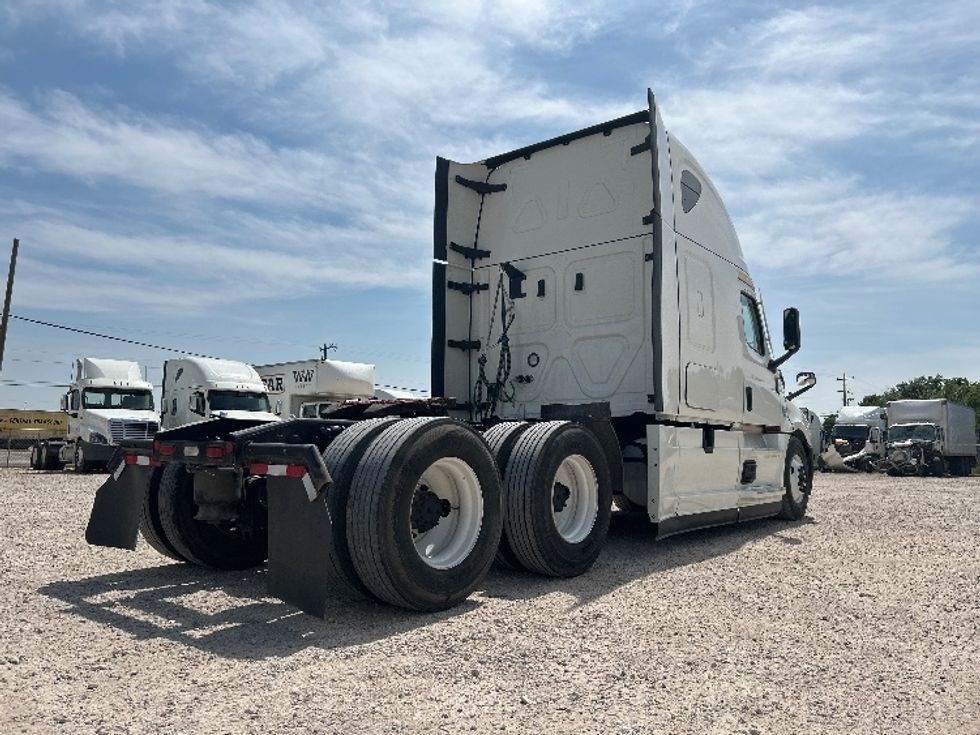 Sleeper Tractor-Heavy Duty Tractors-Freightliner-2022-T12664ST-Amarillo-TX-426,652\n\t\tmiles-$ 85,750 - Image 7