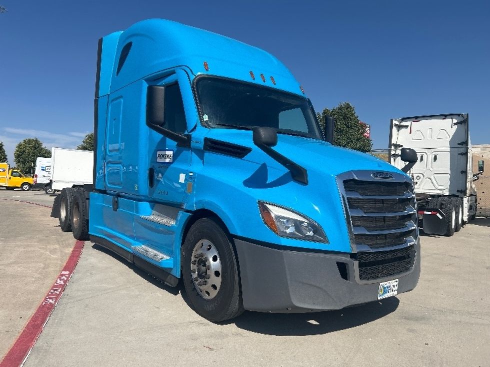 Sleeper Tractor-Heavy Duty Tractors-Freightliner-2022-T12664ST-Amarillo-TX-479,088\n\t\tmiles-$ 81,000 - Image 1