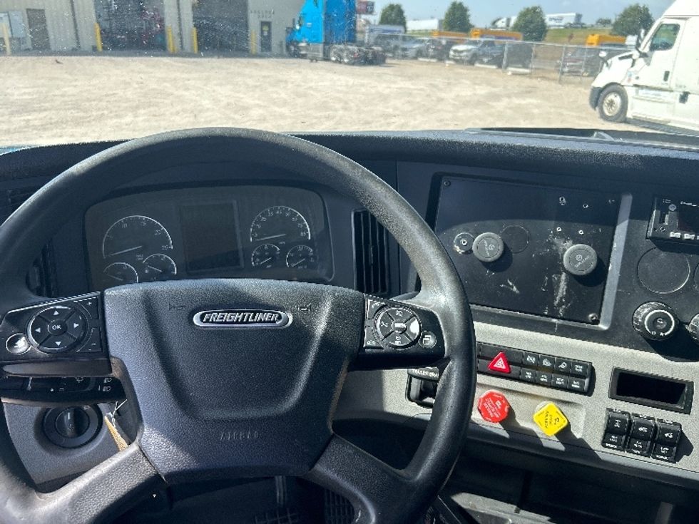 Sleeper Tractor-Heavy Duty Tractors-Freightliner-2022-T12664ST-Amarillo-TX-479,088\n\t\tmiles-$ 81,000 - Image 11
