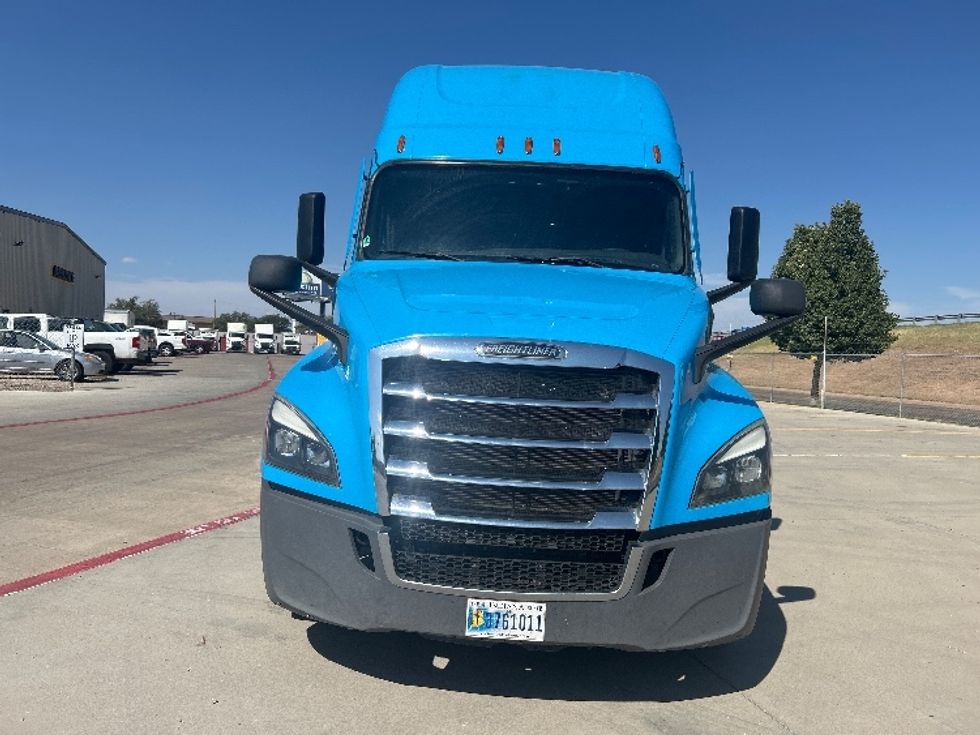 Sleeper Tractor-Heavy Duty Tractors-Freightliner-2022-T12664ST-Amarillo-TX-479,088\n\t\tmiles-$ 81,000 - Image 2