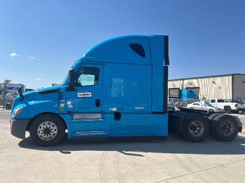 Sleeper Tractor-Heavy Duty Tractors-Freightliner-2022-T12664ST-Amarillo-TX-479,088\n\t\tmiles-$ 81,000 - Image 4