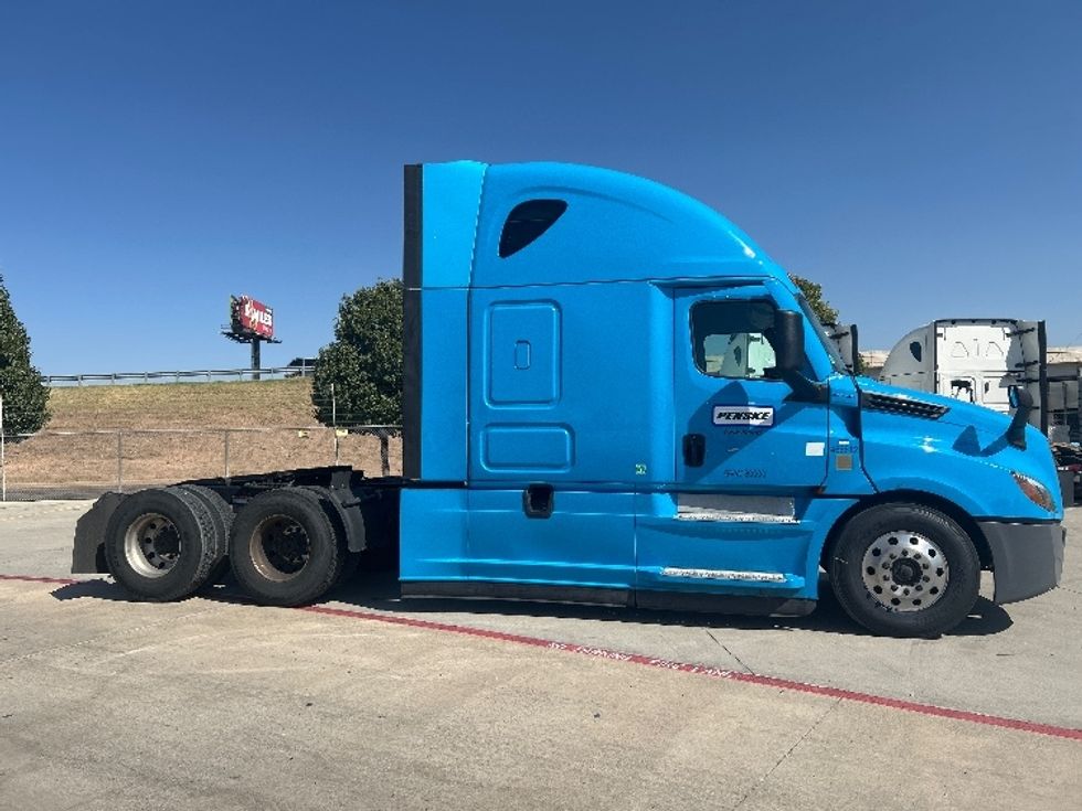 Sleeper Tractor-Heavy Duty Tractors-Freightliner-2022-T12664ST-Amarillo-TX-479,088\n\t\tmiles-$ 81,000 - Image 8
