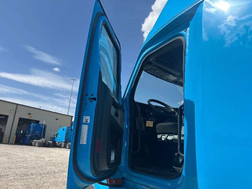 Sleeper Tractor-Heavy Duty Tractors-Freightliner-2022-T12664ST-Amarillo-TX-479,088\n\t\tmiles-$ 81,000 - Image 9