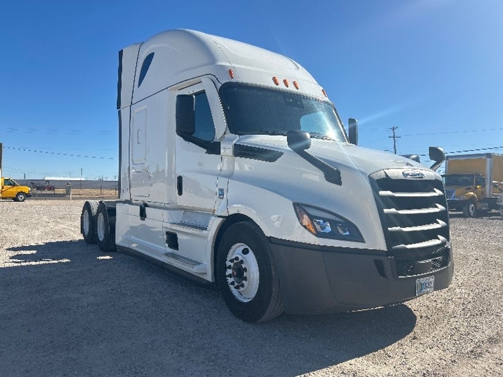 Sleeper Tractor-Heavy Duty Tractors-Freightliner-2022-T12664ST-Amarillo-TX-617,909\n\t\tmiles-$ 59,250 - Image 1