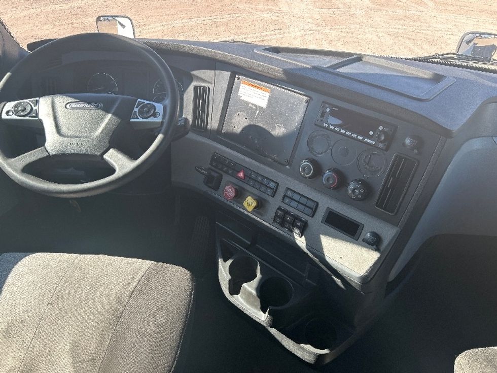 Sleeper Tractor-Heavy Duty Tractors-Freightliner-2022-T12664ST-Amarillo-TX-617,909\n\t\tmiles-$ 59,250 - Image 12