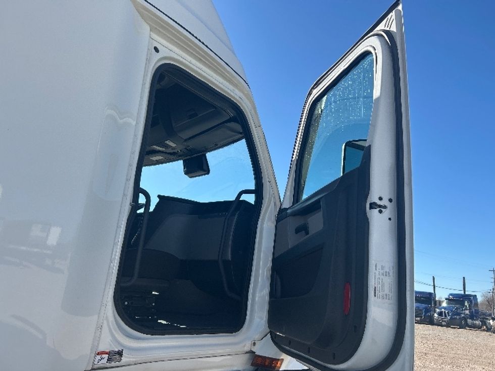 Sleeper Tractor-Heavy Duty Tractors-Freightliner-2022-T12664ST-Amarillo-TX-617,909\n\t\tmiles-$ 59,250 - Image 13