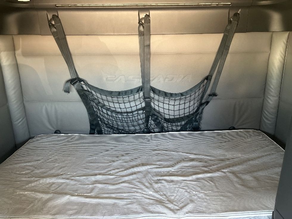 Sleeper Tractor-Heavy Duty Tractors-Freightliner-2022-T12664ST-Amarillo-TX-617,909\n\t\tmiles-$ 59,250 - Image 17