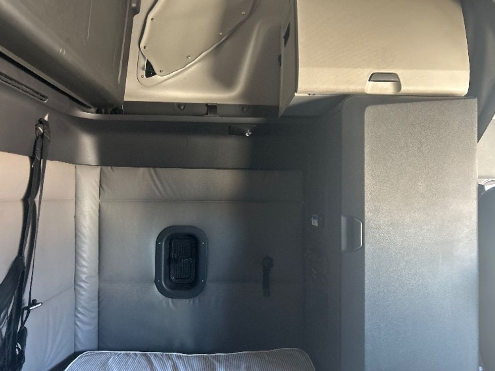 Sleeper Tractor-Heavy Duty Tractors-Freightliner-2022-T12664ST-Amarillo-TX-617,909\n\t\tmiles-$ 59,250 - Image 18