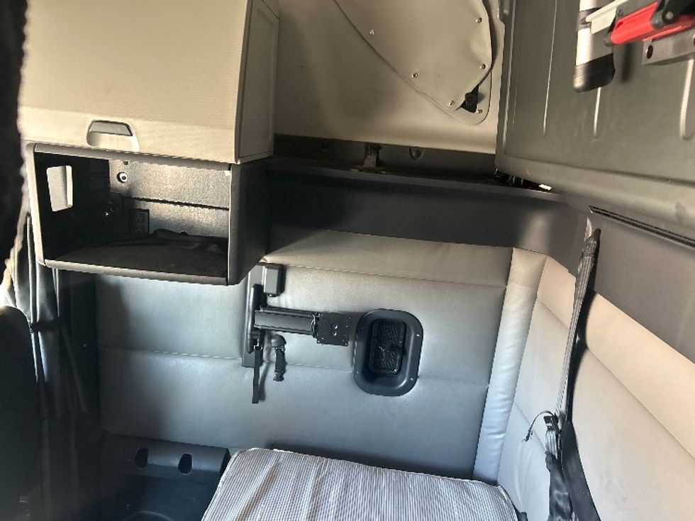 Sleeper Tractor-Heavy Duty Tractors-Freightliner-2022-T12664ST-Amarillo-TX-617,909\n\t\tmiles-$ 59,250 - Image 19